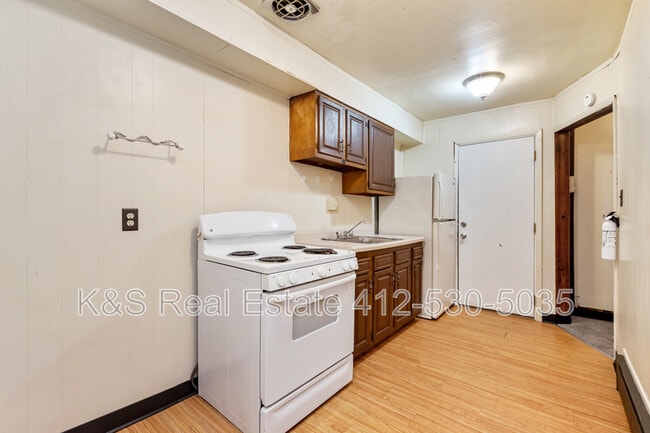 Photo - 441-443-445 Library St Unidad 3 Rental