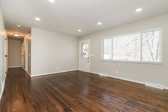 Photo - 3667 Lakewood Dr