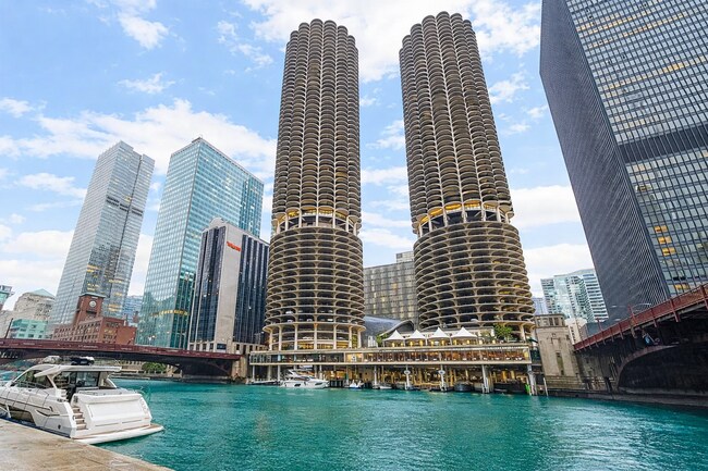 Photo - 300 N State St Unidad #  02504