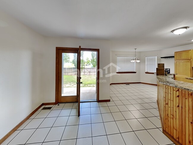 Photo - 522 N 8th Ct