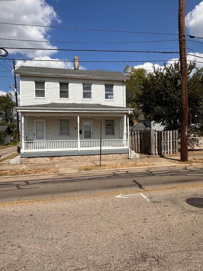 Building Photo - 909 2nd Ave Rental