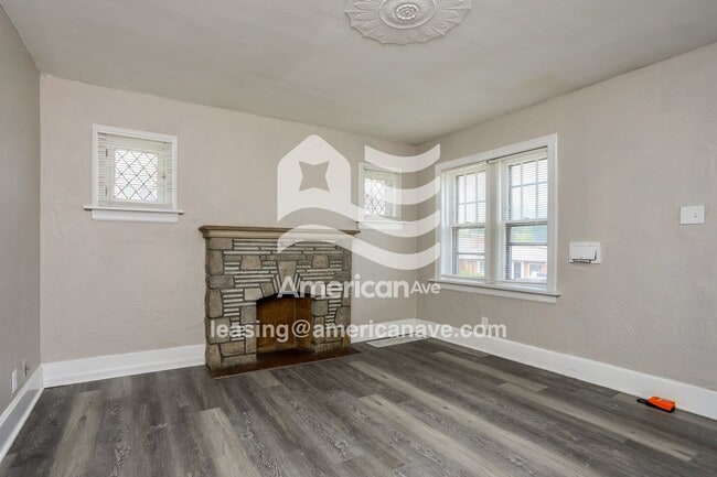 Photo - 1706 Veronica Ave