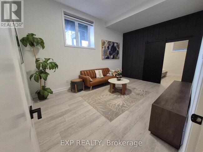 Photo - 178 Lynn Coulter St