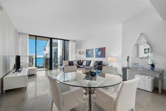 Photo - 88 SW 7th St Unidad 88 SW 7th St  3707