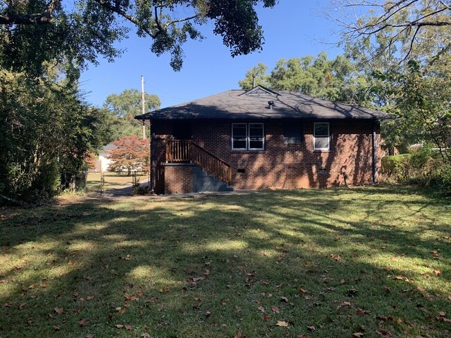 Photo - 381 Sargent Dr SE