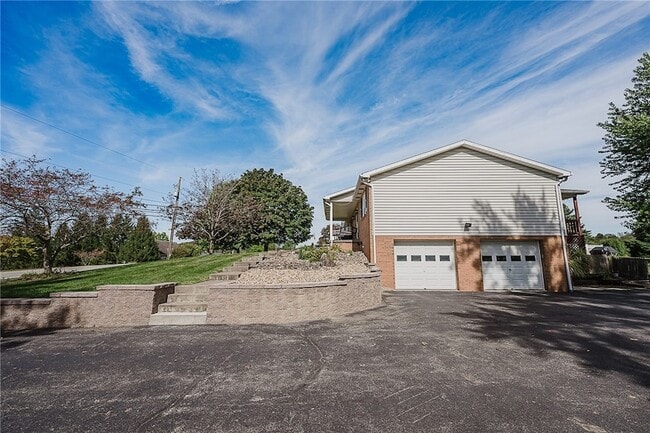 Photo - 979 Barclay Rd