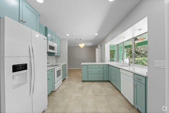 Building Photo - 2911 SW 108th Way Rental
