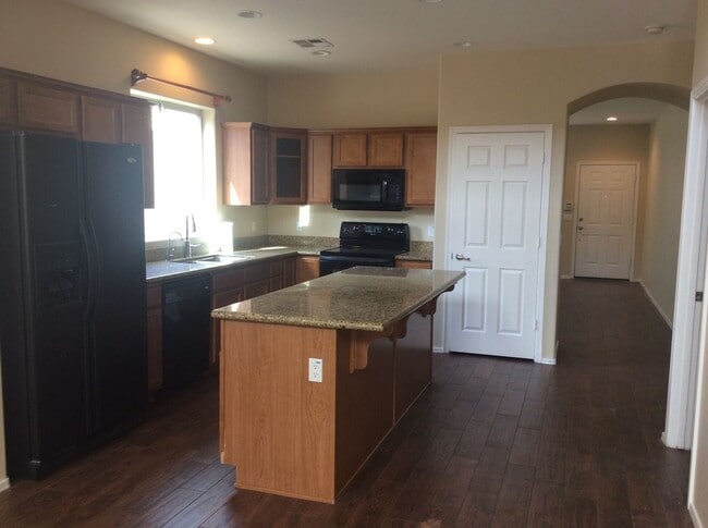 Photo - Beautiful 4 bedroom w/huge loft home with pool and spa