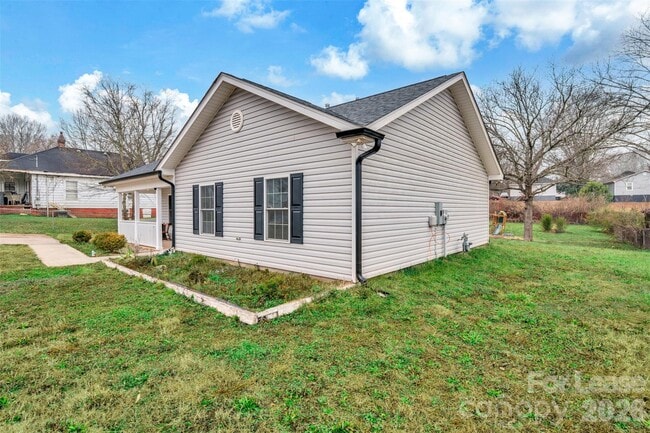 Photo - 601 Apple St