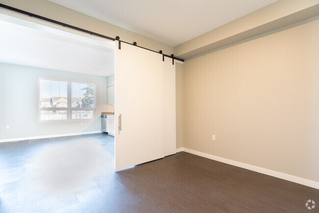 2HAB, 2BA - 1,050 FT²