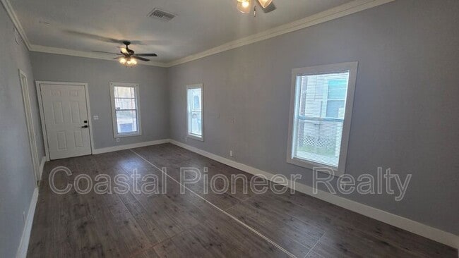 Photo - 2010 N Howard Ave
