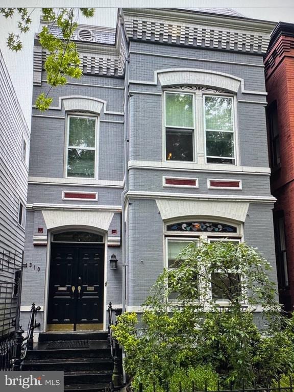 Building Photo - 310 3rd St SE