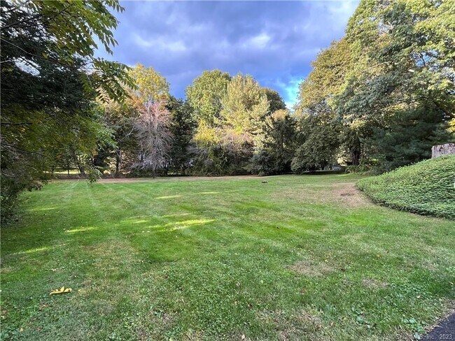 Photo - 129 Buttonball Rd