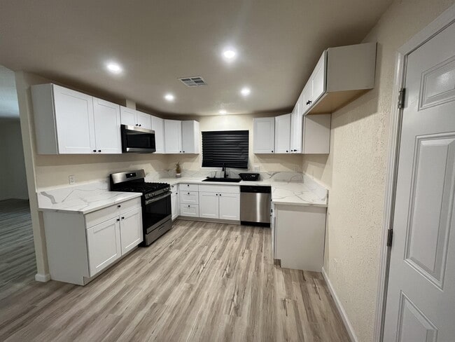 Photo - 3021 Farris Ave