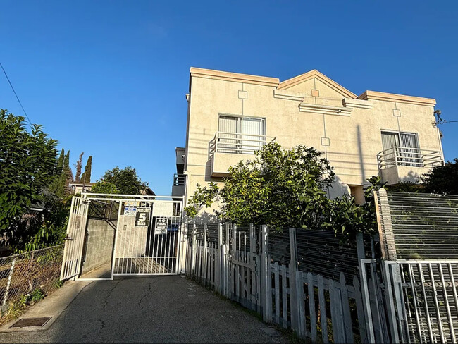 Building Photo - 1133 N Ardmore Ave Unit 3 Rental