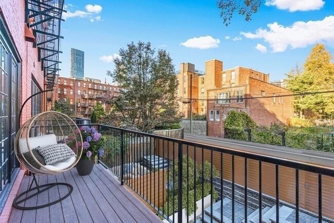 Building Photo - 213 W Springfield St Unit 1