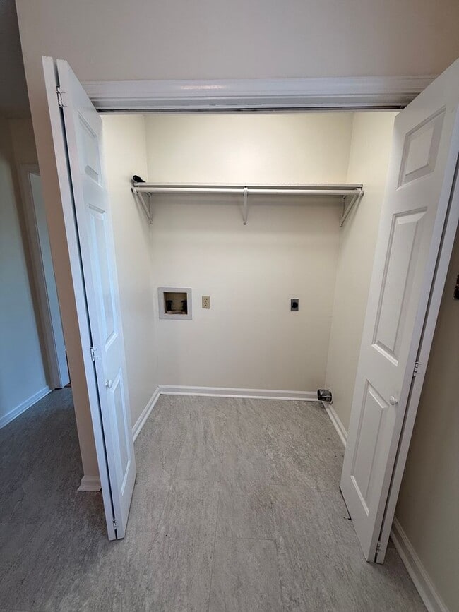 112 Foxworth Dr