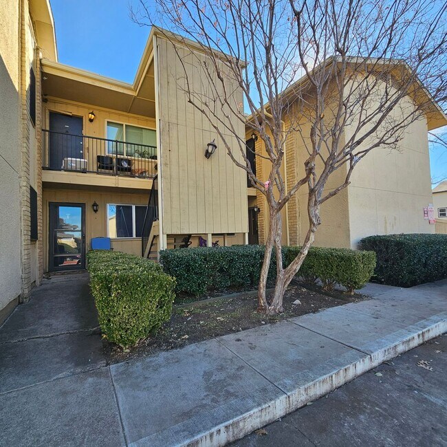 Building Photo - Available now Unit 2085