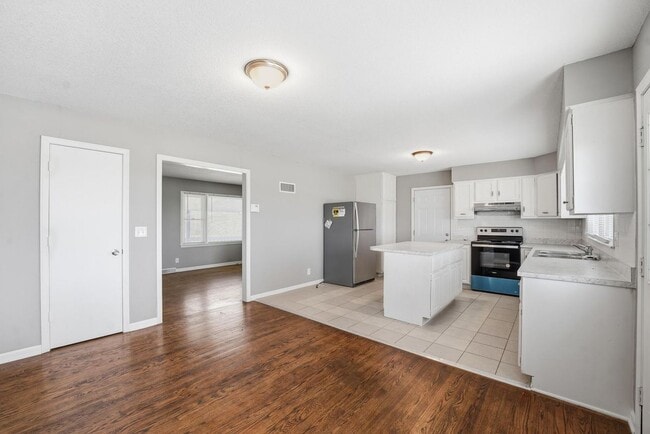 Photo - 20103 S State Rte 291