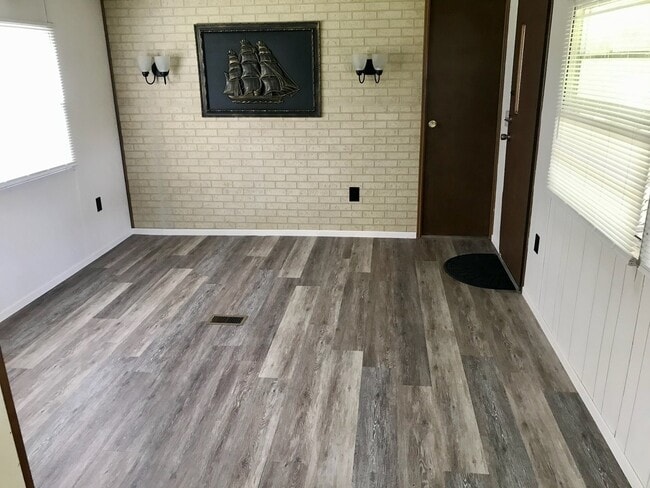 Photo - 208 Bee Ridge Rd