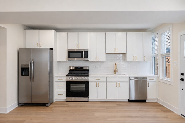 Photo - 1328 W Nelson St