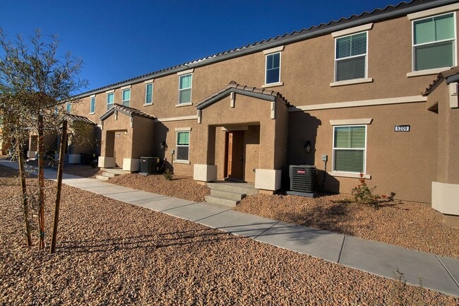 Building Photo - Newer Townhome - 3 Bedrooms + 2 Car Garage - E Craig & Nellis