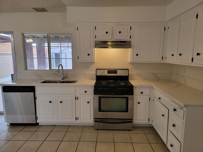 Photo - Beautiful 4 Bedroom Home in Palmdale!