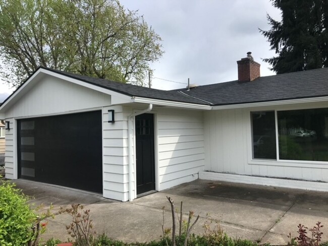 Large Vintage Eugene Duplex - Large Vintage Eugene Duplex House