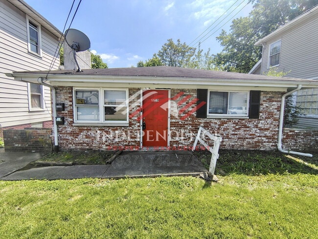 Building Photo - 2210 Woodlawn Ave