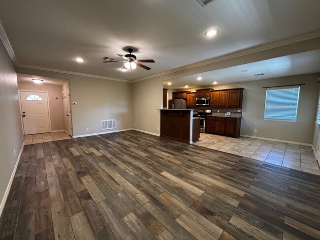 Photo - 112 W Dogwood St