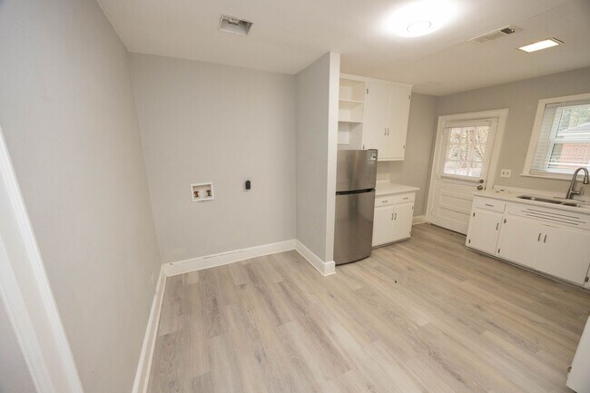 Photo - 2058 Woodley Rd Unit B