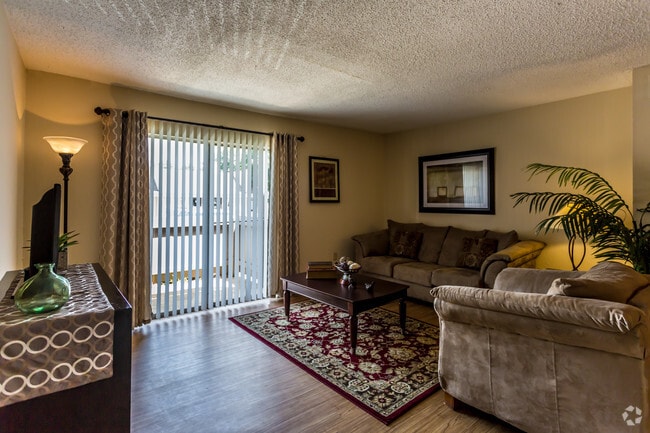 2BR, 2BA - 948 SF - Living Room