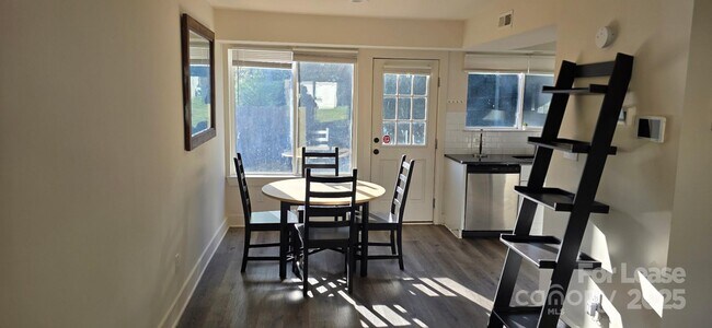 Photo - 310 State St