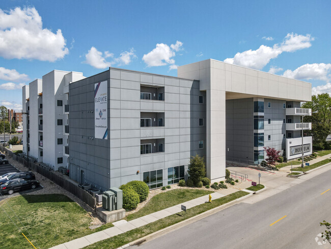 Building Photo - Elevate Student Living - Deep Elm Rental