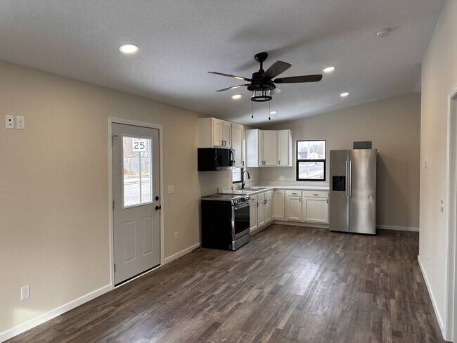 Photo - 406 E Sycamore St