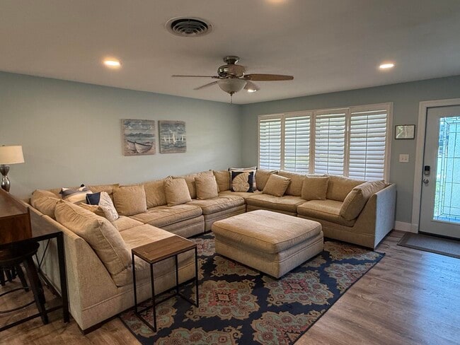 Photo - 655 Kingfish Pl