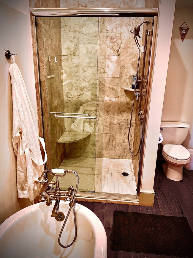 Building Photo - 34 N Front St Unit 2nd flr