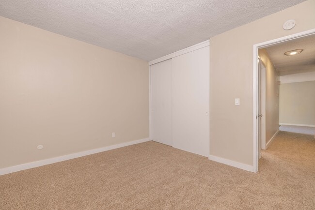 Villa Knolls Apartments