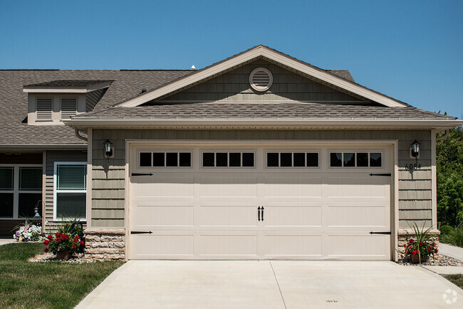 Apartments with Two-Car Attached Garages - Redwood Simpsonville Neely Ferry Road Rental