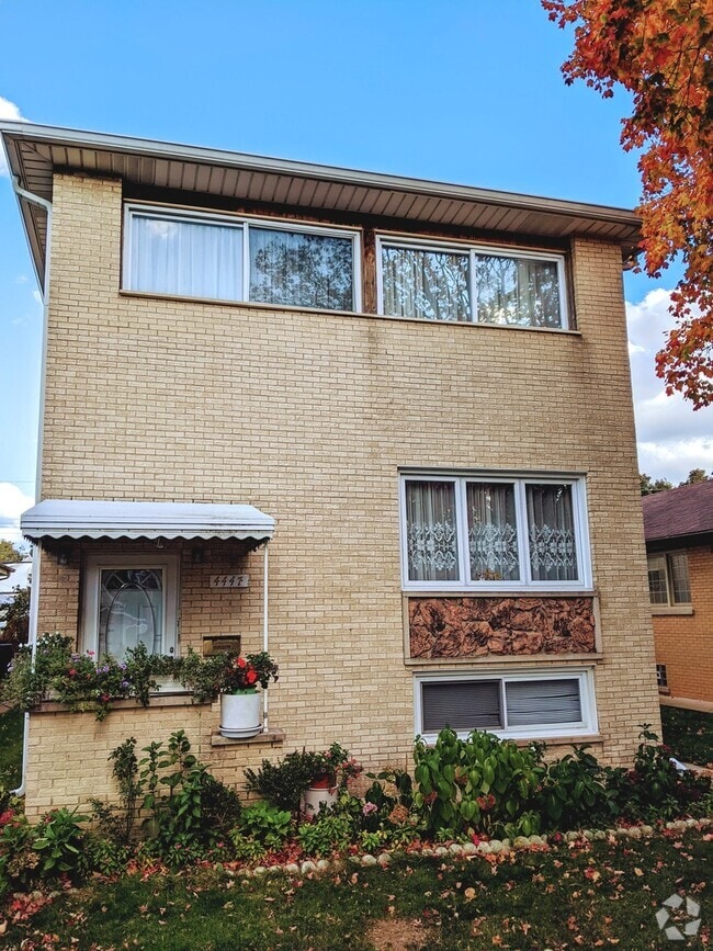 Building Photo - 4447 N Melvina Ave Rental