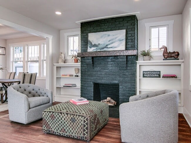 Building Photo - FULLY UPDATED - 4Bedroom on the Arkansas Side
