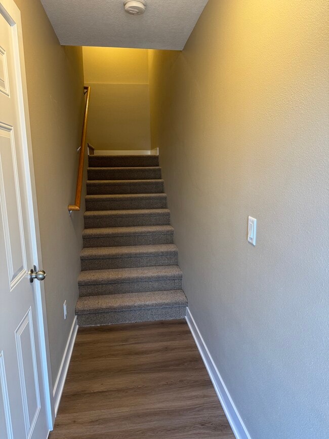 Entry Stairs - 389 NE Sandalwood