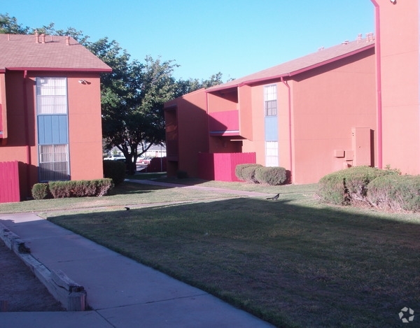 Building Photo - Vista Del Rio-FREE Utilities Rental