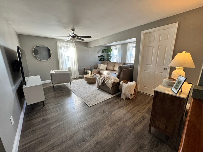 Building Photo - 126 Overland St