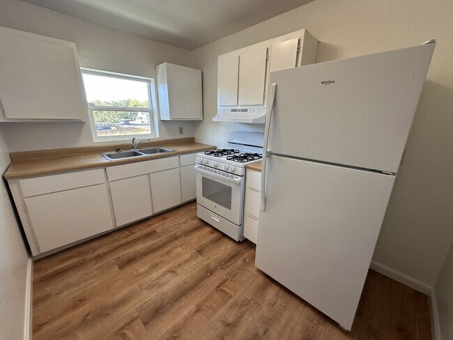 Photo - 2 bed, 1 bath Upstairs Apartment Unit 6