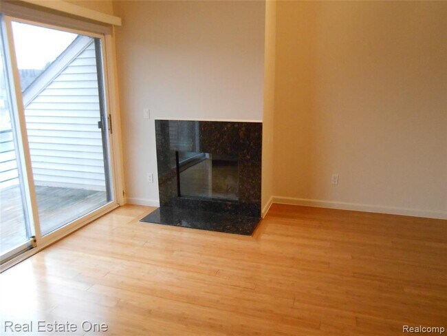 Photo - 2830 Davison Ave