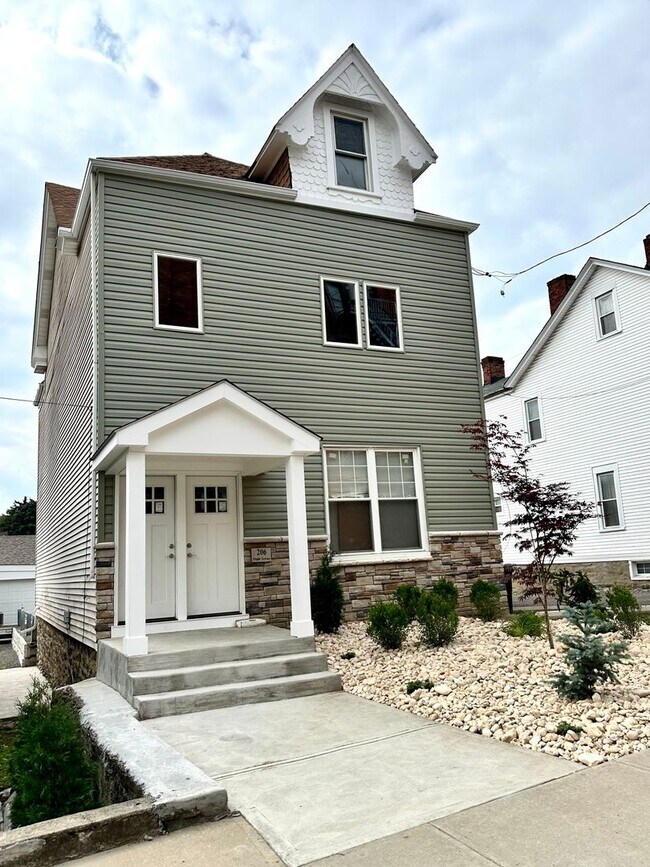 Building Photo - 206 Maple Ter Unit 2