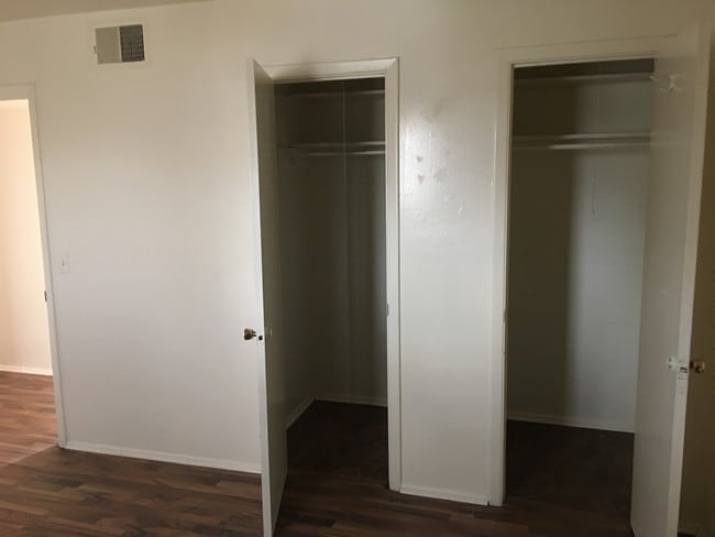 Armario del dormitorio - Bel-Aire/Fairway Apartments