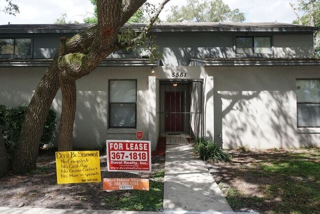 Building Photo - 2 bedroom townhome near NAS