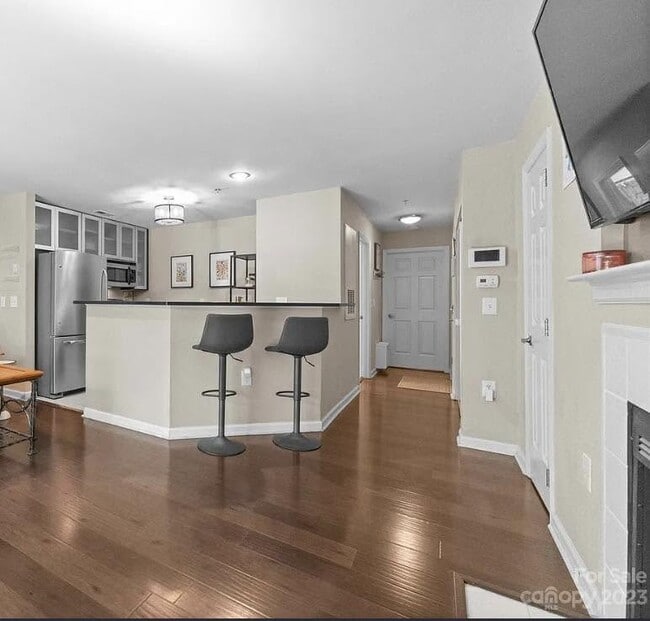 Photo - 525 N Graham St Unit 1F